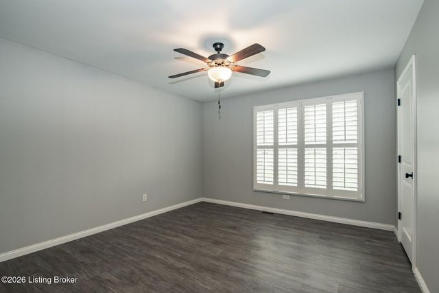 241 Woodview Dr, Brandenburg, KY 40108