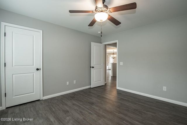 241 Woodview Dr, Brandenburg, KY 40108