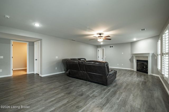 241 Woodview Dr, Brandenburg, KY 40108