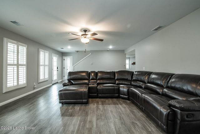 241 Woodview Dr, Brandenburg, KY 40108