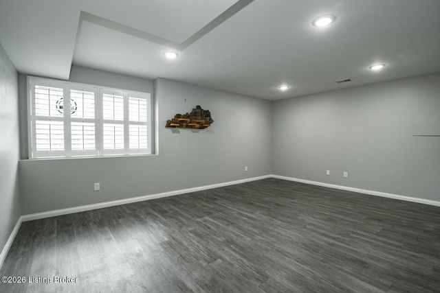 241 Woodview Dr, Brandenburg, KY 40108