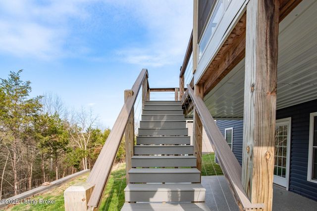 241 Woodview Dr, Brandenburg, KY 40108