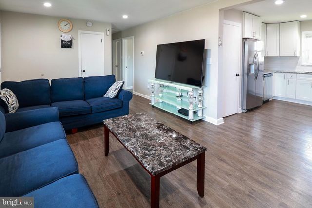 690 CARBON AVE, Harrisburg, PA 17111