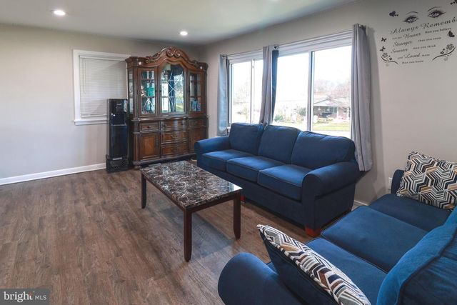 690 CARBON AVE, Harrisburg, PA 17111