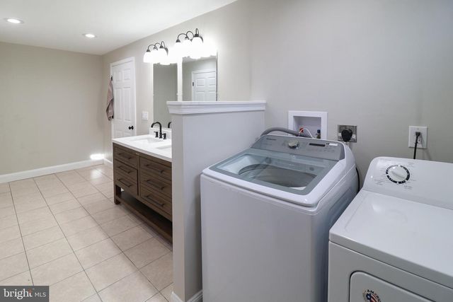 690 CARBON AVE, Harrisburg, PA 17111