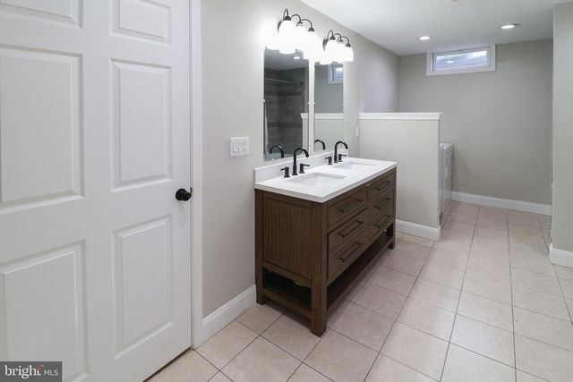 690 CARBON AVE, Harrisburg, PA 17111