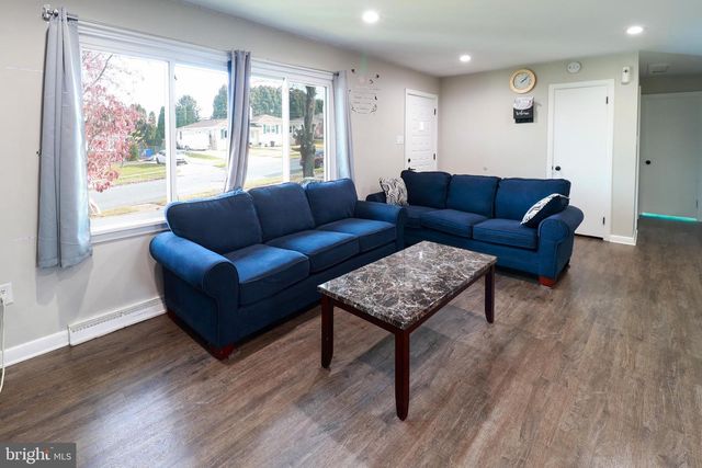 690 CARBON AVE, Harrisburg, PA 17111