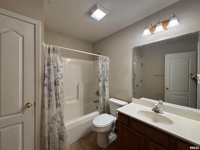 1905 CALHOUN Avenue, Springfield, IL 62702