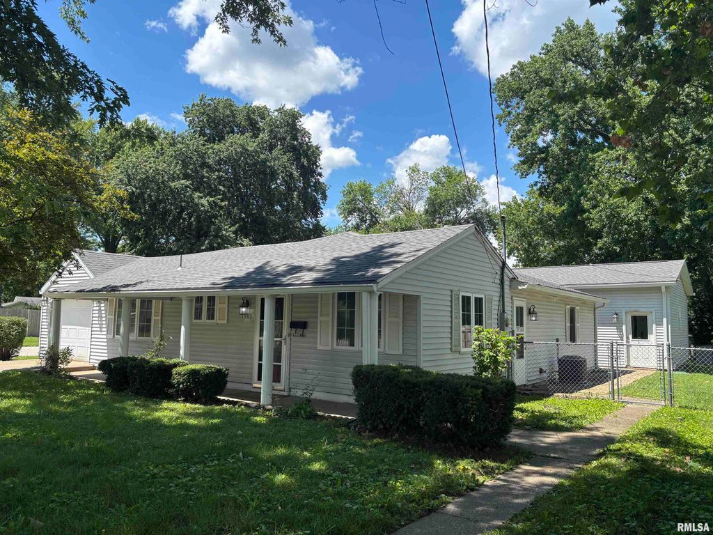 1905 CALHOUN Avenue, Springfield, IL 62702