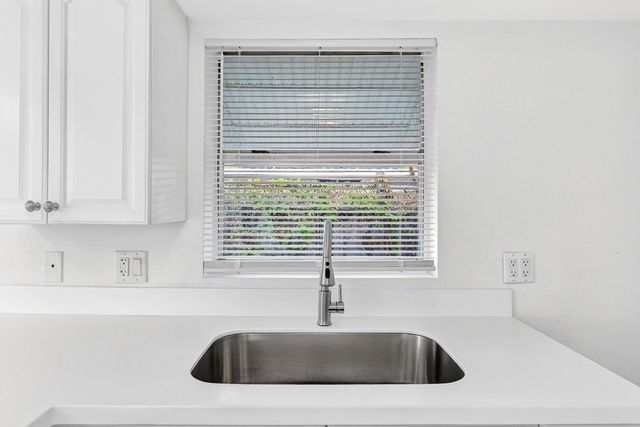 1214 Peak Rd, Lantana, FL 33462