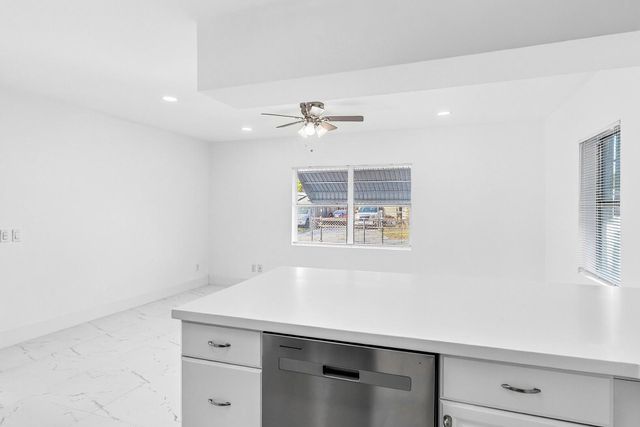 1214 Peak Rd, Lantana, FL 33462