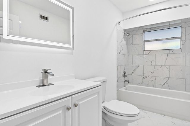 1214 Peak Rd, Lantana, FL 33462