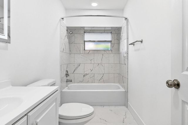 1214 Peak Rd, Lantana, FL 33462