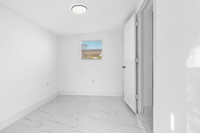 1214 Peak Rd, Lantana, FL 33462