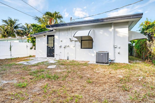 1214 Peak Rd, Lantana, FL 33462