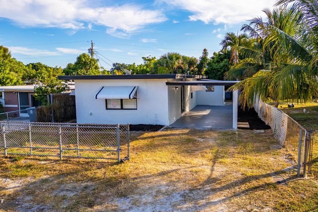 1214 Peak Rd, Lantana, FL 33462