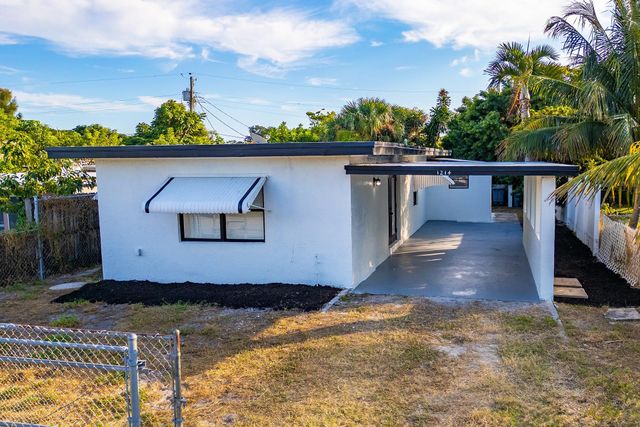 1214 Peak Rd, Lantana, FL 33462