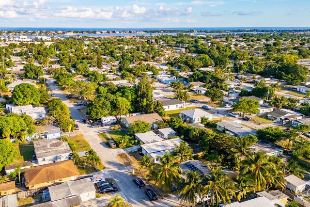 1214 Peak Rd, Lantana, FL 33462