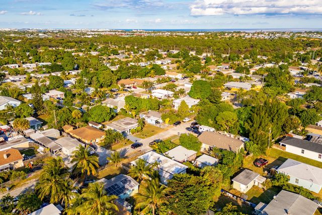 1214 Peak Rd, Lantana, FL 33462