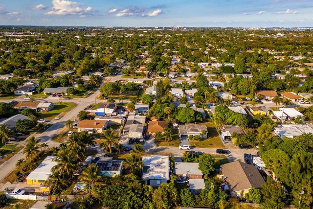 1214 Peak Rd, Lantana, FL 33462