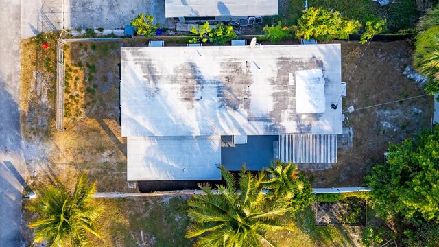 1214 Peak Rd, Lantana, FL 33462