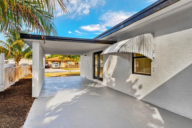 1214 Peak Rd, Lantana, FL 33462