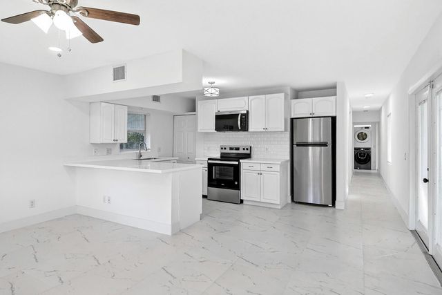 1214 Peak Rd, Lantana, FL 33462