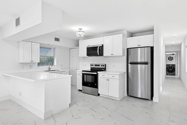 1214 Peak Rd, Lantana, FL 33462