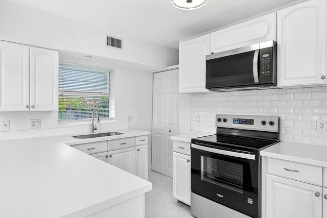 1214 Peak Rd, Lantana, FL 33462