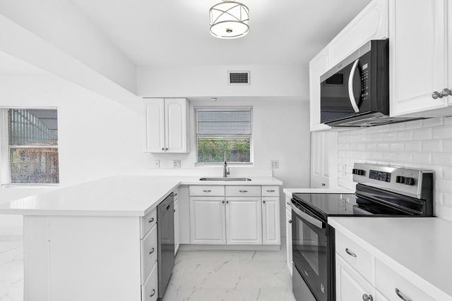 1214 Peak Rd, Lantana, FL 33462