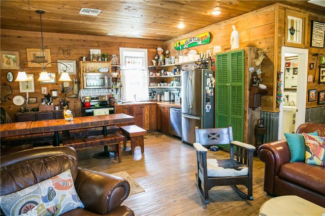 12400 Texas Street, Burton, TX 77835