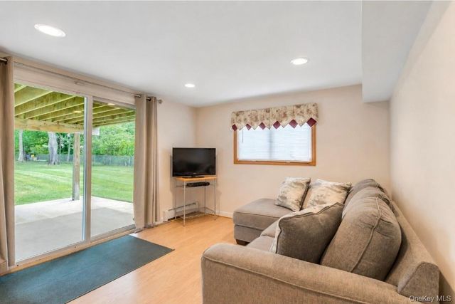 61 Yale Avenue, Oakdale, NY 11769