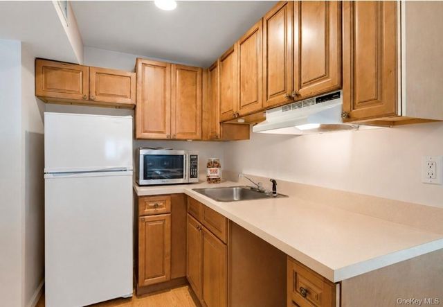 61 Yale Avenue, Oakdale, NY 11769