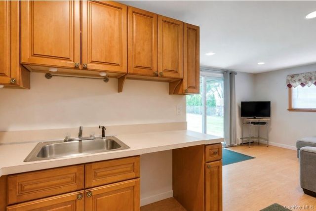 61 Yale Avenue, Oakdale, NY 11769