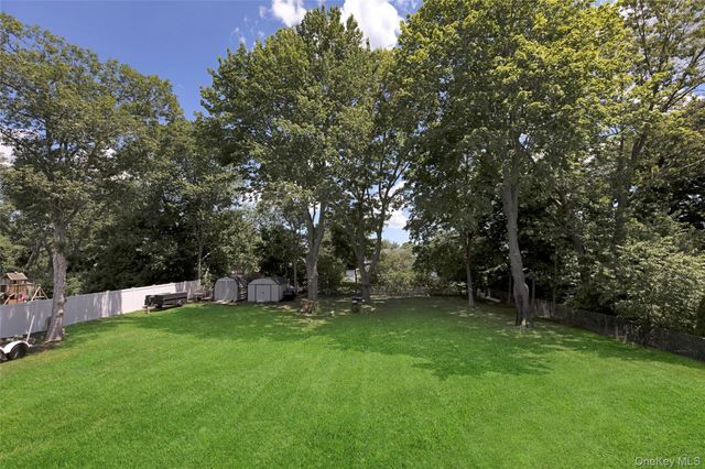 61 Yale Avenue, Oakdale, NY 11769
