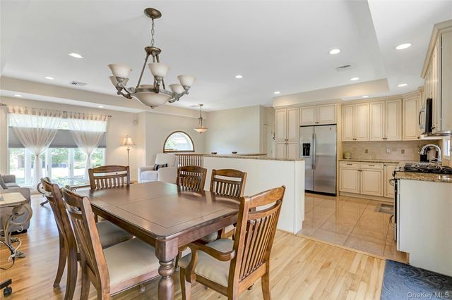 61 Yale Avenue, Oakdale, NY 11769