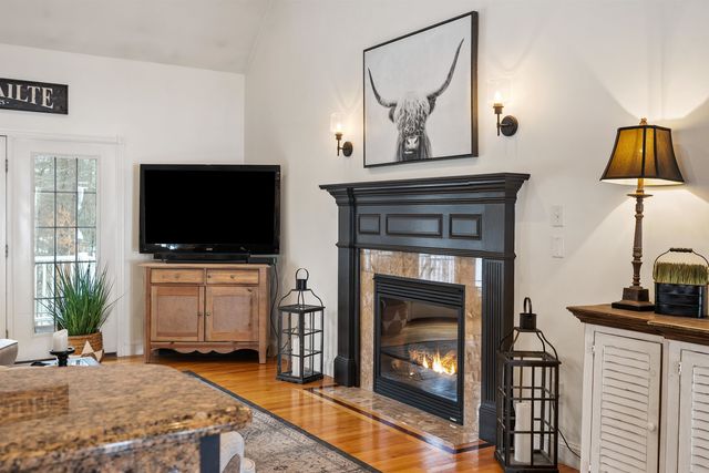 17 Canterbury Court, Salem, NH 03079