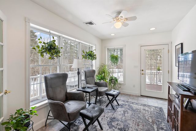 17 Canterbury Court, Salem, NH 03079