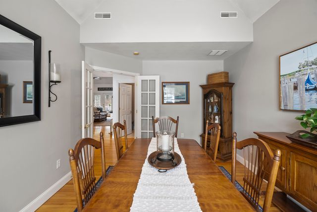 17 Canterbury Court, Salem, NH 03079