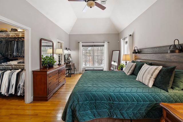 17 Canterbury Court, Salem, NH 03079