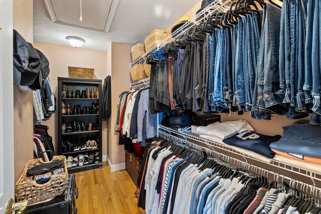 17 Canterbury Court, Salem, NH 03079