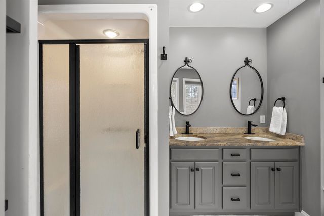 17 Canterbury Court, Salem, NH 03079