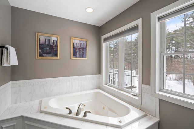 17 Canterbury Court, Salem, NH 03079