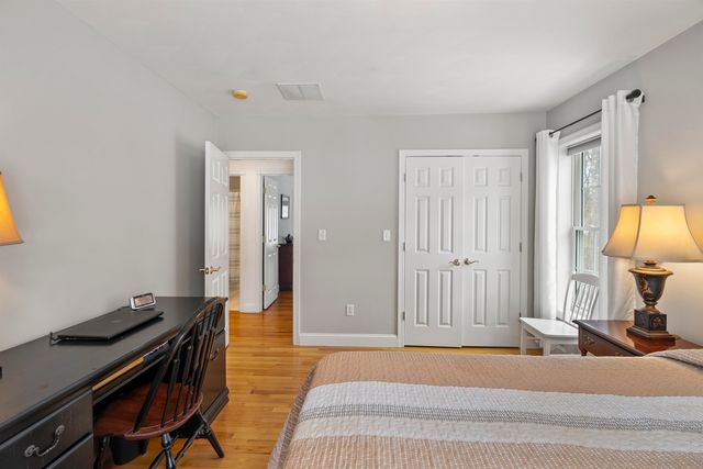 17 Canterbury Court, Salem, NH 03079