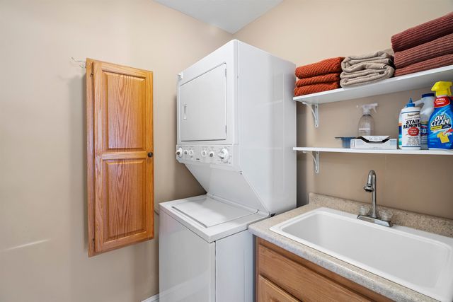 17 Canterbury Court, Salem, NH 03079