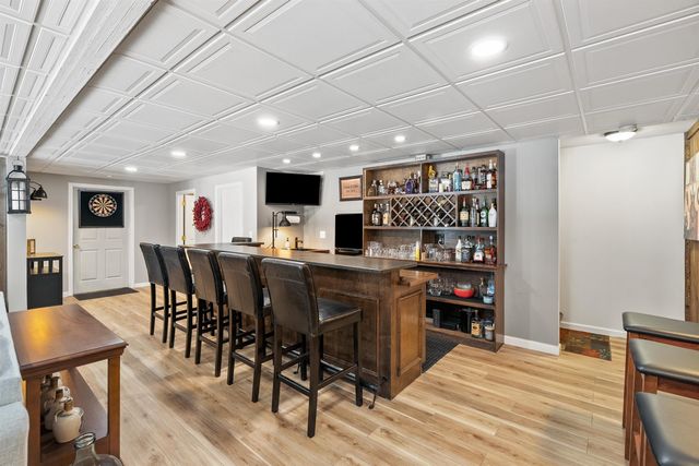 17 Canterbury Court, Salem, NH 03079