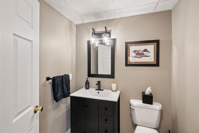 17 Canterbury Court, Salem, NH 03079