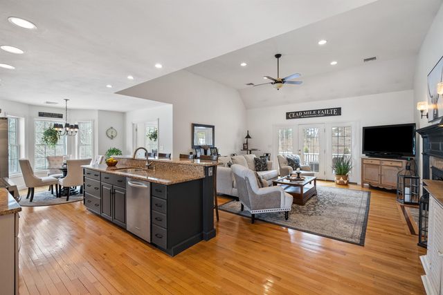 17 Canterbury Court, Salem, NH 03079