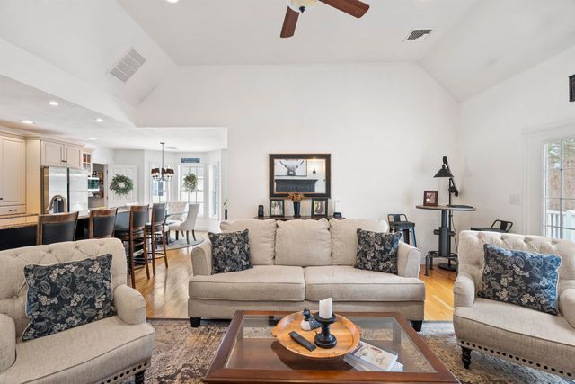 17 Canterbury Court, Salem, NH 03079