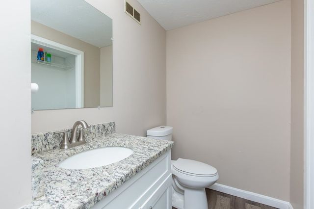 5 Tsienneto Rd Unit 92, Derry, NH 03038